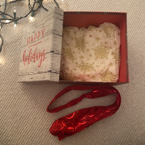 Design Focus I Holiday Gift Box I Happy Holidays Square Empty Gift Box - Picture 14 of 16